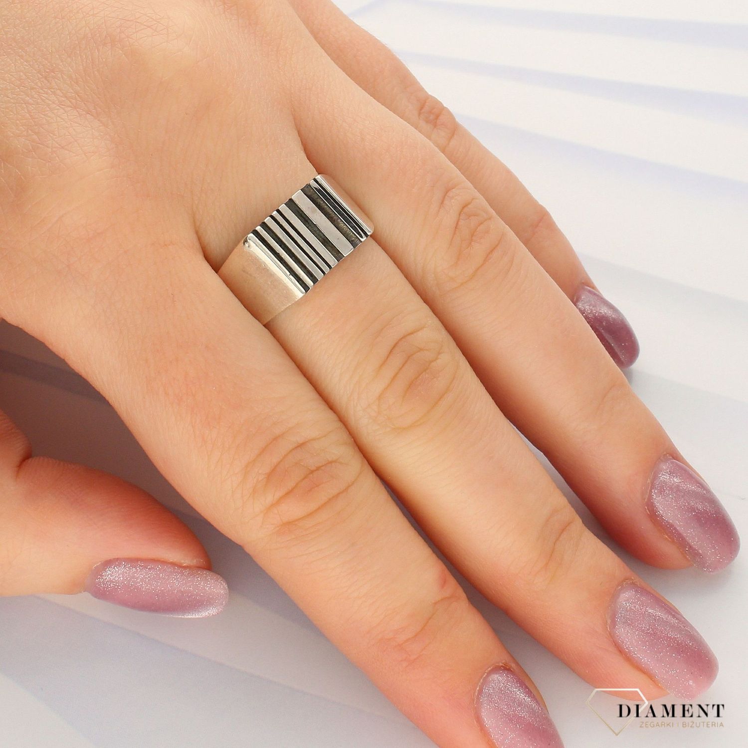 Srebrny oksydowany sygnet 925 MH1421 M (1).jpg